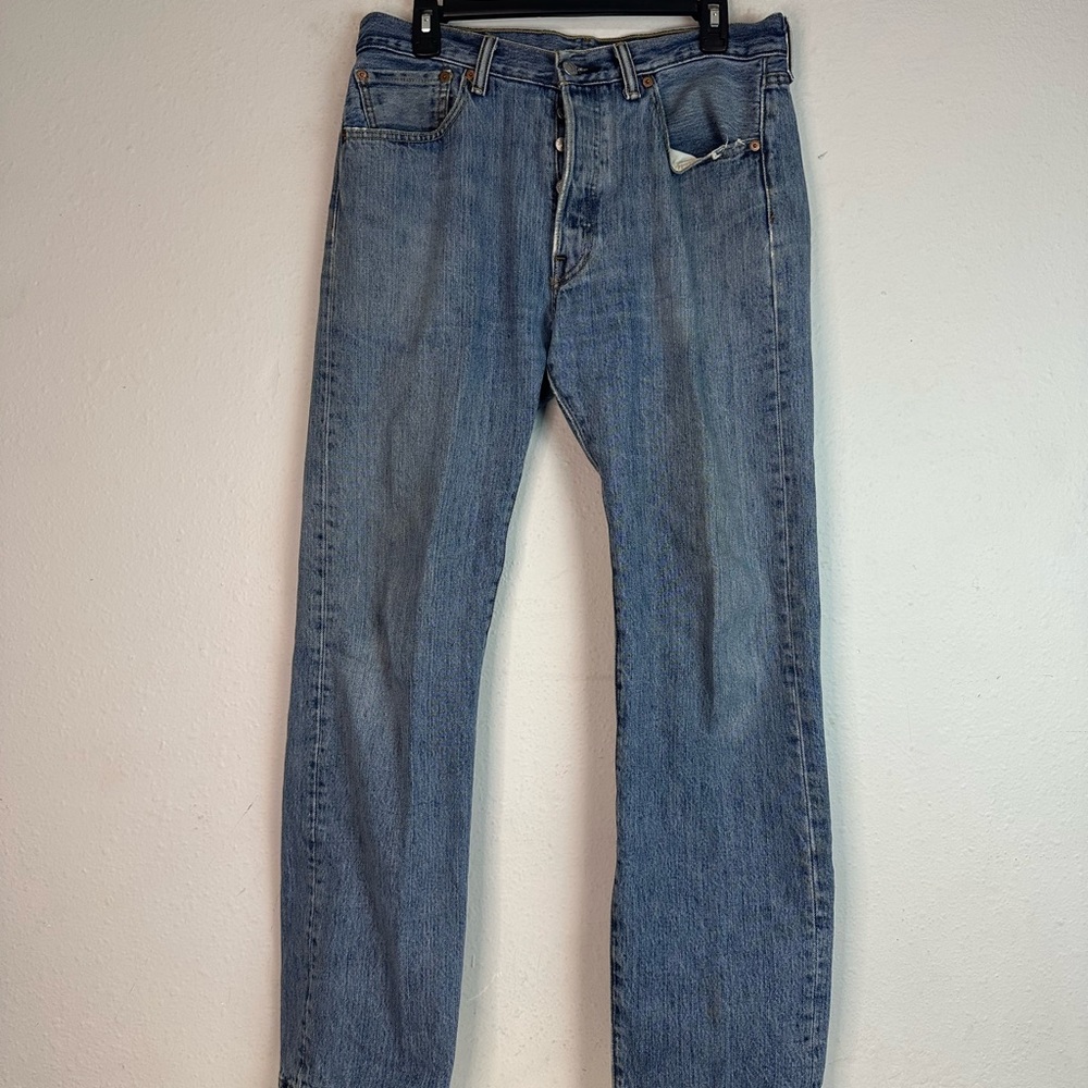 Levi’s 501 33x32 Button Fly Men’s Blue Jeans